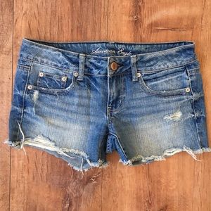 American Eagle Women’s 4 Frayed